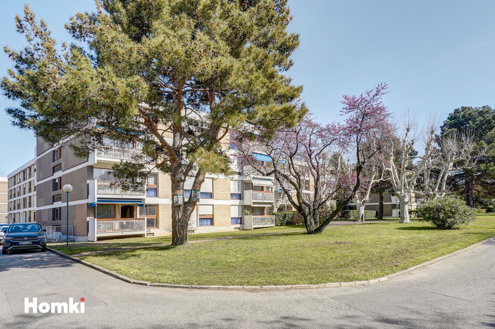 Homki - Vente Appartement  de 93.0 m² à Marseille 13008